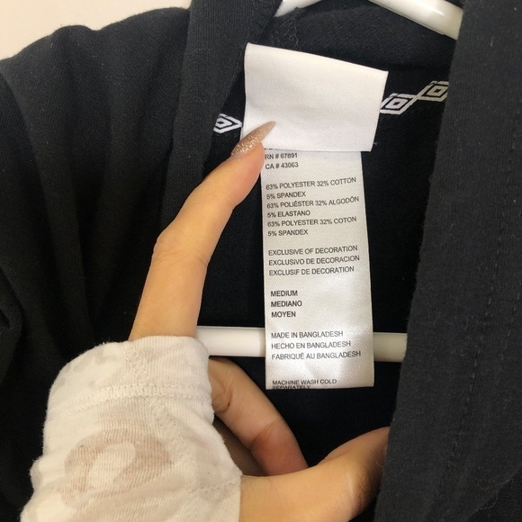 NWOT Umbro Black Sleevless Hooded Cropped Sweatshirt - Picture 5 of 6